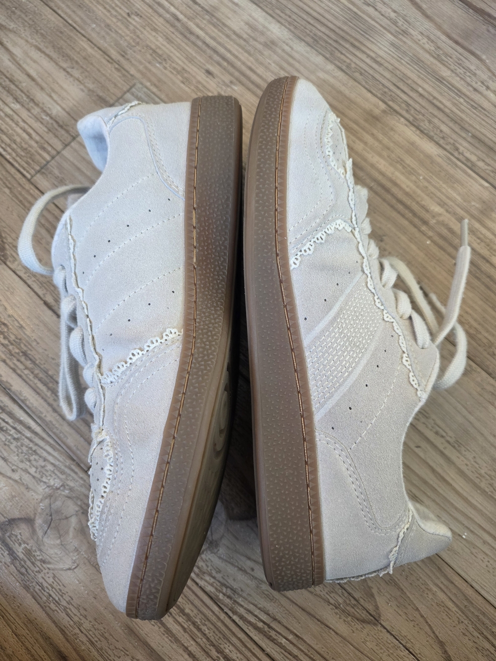 Belinda Casual Sneaker - Picture 6 of 9